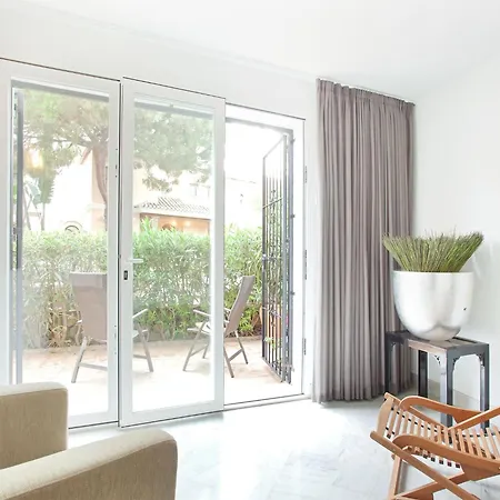 White Pearl Elviria H1 Apartment